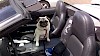 Soll ich weiterfahren? Mops sitzt in einem Cabrio zwischen den Vordersitzen - © CC0 - Pixabay - minesweaper