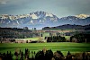Wer will hier nicht Urlaub machen? Bergpanorama und Wiesen - © CC0 - Pixabay - fietzfotos